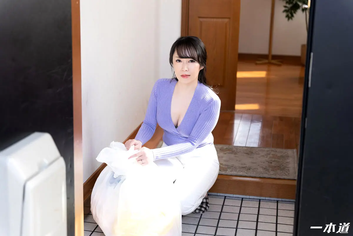 Uncensored-061523-001 Neighborhood Playful No Bra Wife Who Takes Out Garbage In The Morning Nagisa Shinohara